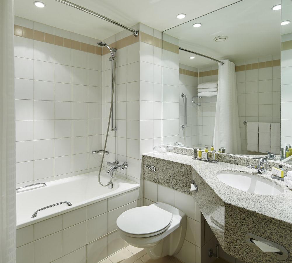 The Aberdeen Dyce Hotel Экстерьер фото