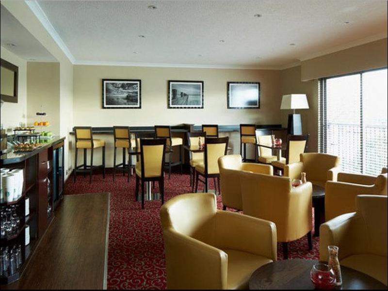 The Aberdeen Dyce Hotel Экстерьер фото