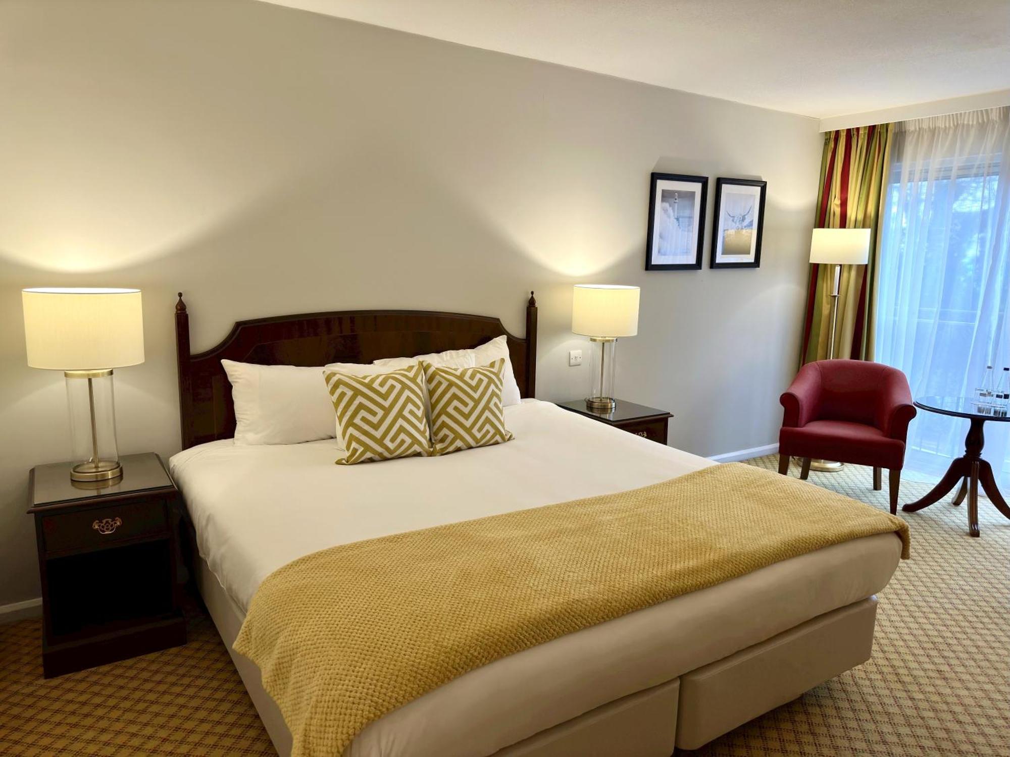 The Aberdeen Dyce Hotel Экстерьер фото