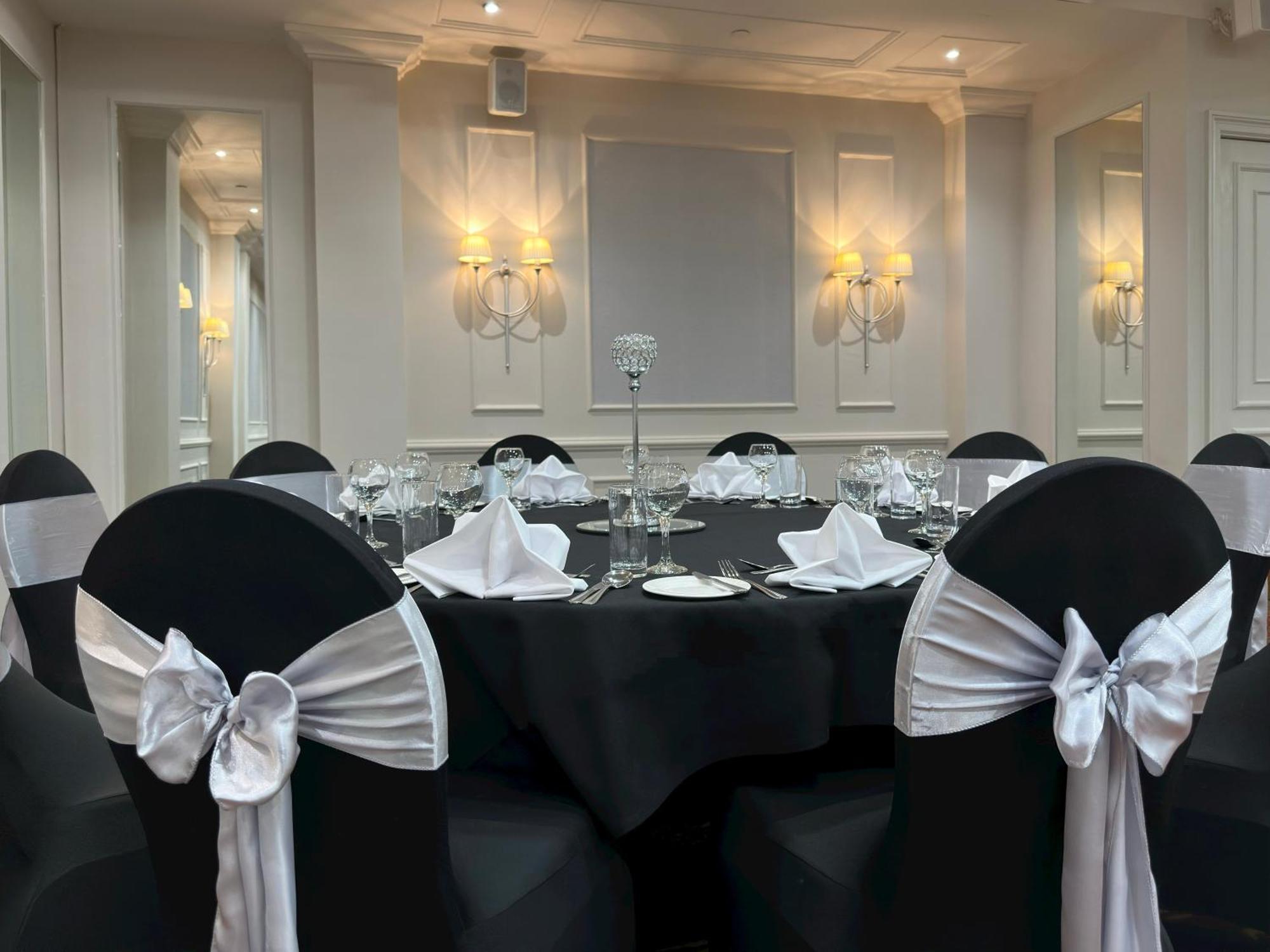 The Aberdeen Dyce Hotel Экстерьер фото