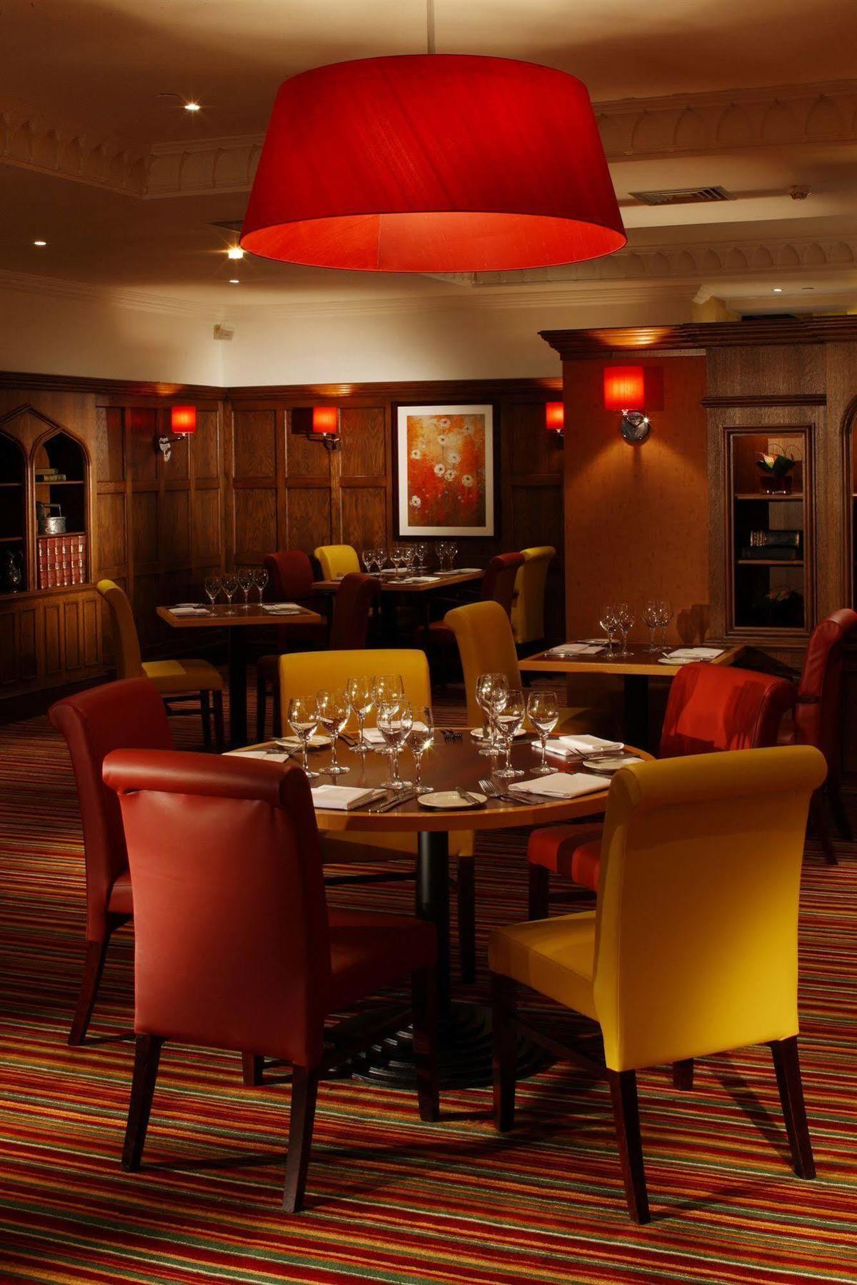The Aberdeen Dyce Hotel Экстерьер фото